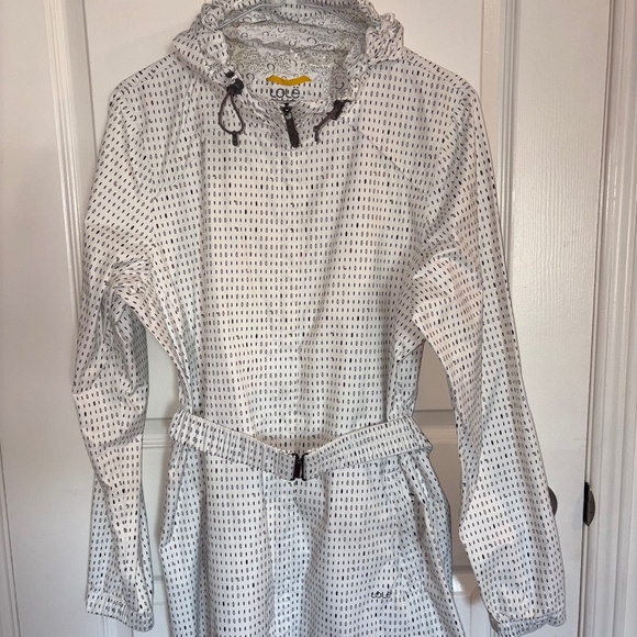 LOLE RAINCOAT🤍 ☔️ - Picture 1 of 6